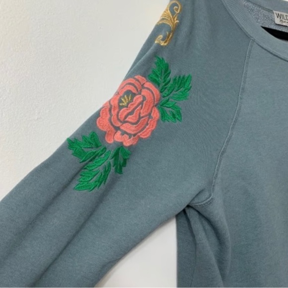 Rare Wildfox Blue Indigo Rose Embroidered Sommers Pullover Sweater - Picture 5 of 8